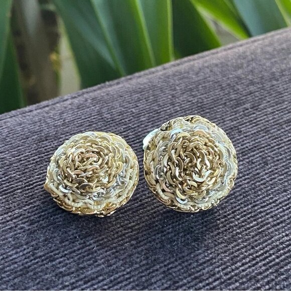 Vintage Three Tone Metal Chain Dome Earrings - Clip On - Picture 2 of 13